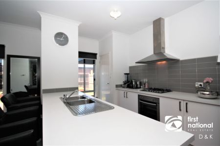 Lovely Family Home in a Quiet Fraser Rise Location - Photo 5