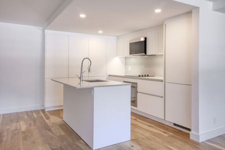 3460 Peel Street - Photo 2