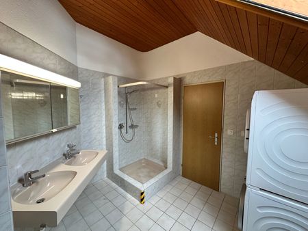 "sehr grosse 5.5-Zimmer-Wohnung mit eigenem Waschturm und Lift" - Foto 4