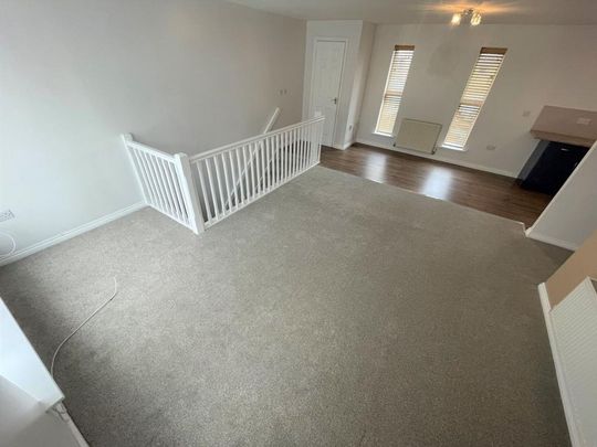 2 bedroom end of terrace house to rent - Photo 1