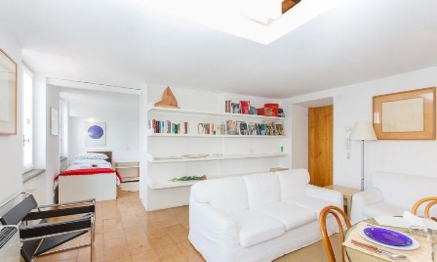 PIAZZA DEL POPOLO-VILLA: Modern, furnished 3 bedroom, 3 bath in private villa. Large terrace with views, spacious living, dining, kitchen. Sunny, silent. Ref 153 - Photo 1