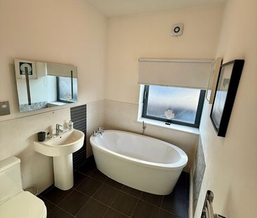 2 Bed Penthouse, Salford, M3 - Photo 2