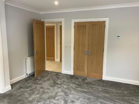 4 bedroom semi-detached house to rent - Photo 5