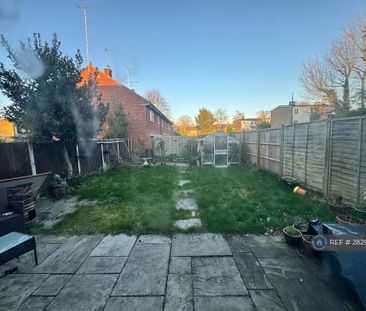 3 bedroom terraced house to rent - Photo 6