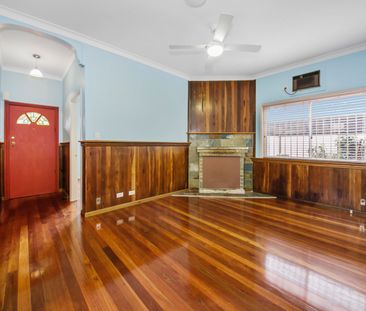 Charming 2 bedroom house in ideal location - Photo 1