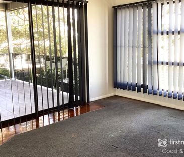 Modern 3 Bedroom Townhouse - Photo 2