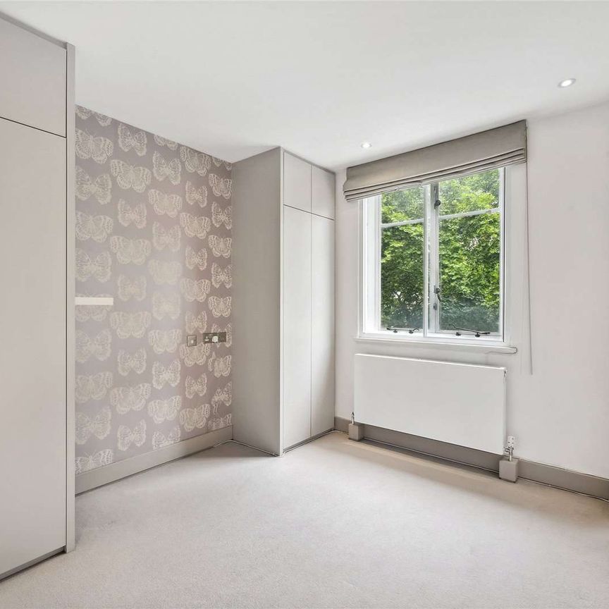 Rarely available, exceptional 4 bedroom apartment overlooking Bryanston Square gardens - Photo 1