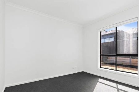 “Luxurious 4-Bedroom Modern Home in Prestigious Truganina” - Photo 2