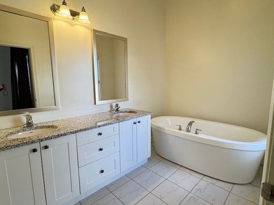 For Lease - 9440 Bayview Avenue Unit# Main Building, Richmond Hill, Ontario - Photo 1