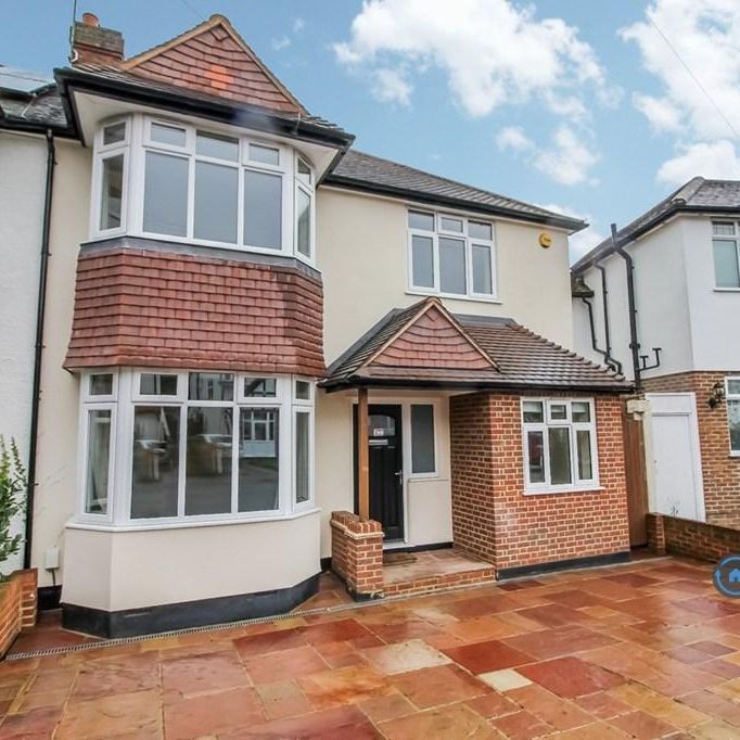 5 bedroom semi-detached house to rent - Photo 2