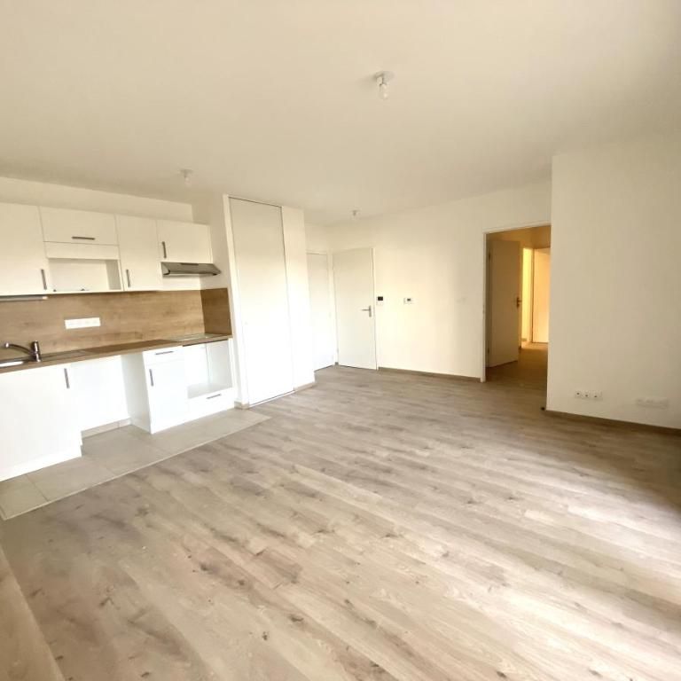 Appartement au 1er étage, 2 chambres, grande terrasse, place de parking - Photo 1