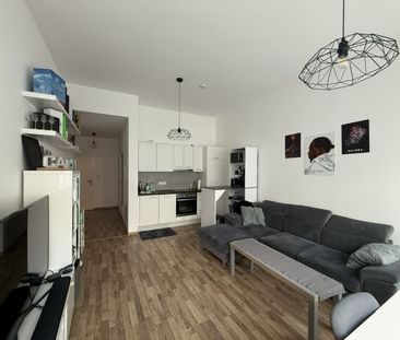 Neuwertige 2-Zimmer Wohnung mit Lift, Loggia und Garagenplatz - Photo 1