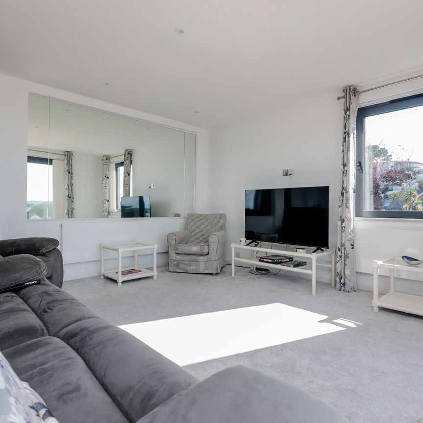 3 bed apartment to rent in Wykeham Lodge, 16 Chaddesley Glen , BH13 - Photo 1