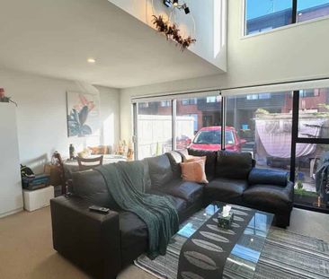 Sunny & Spacious - Photo 1