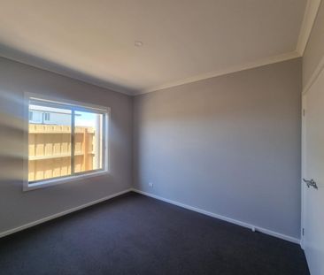 Four Bedroom Home in popular San Remo - Available 23/4/26 - Photo 5