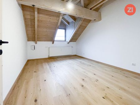 Renovierte Dachgeschosswohnung mit 3- Zimmer Wohnung und Küche - Foto 5