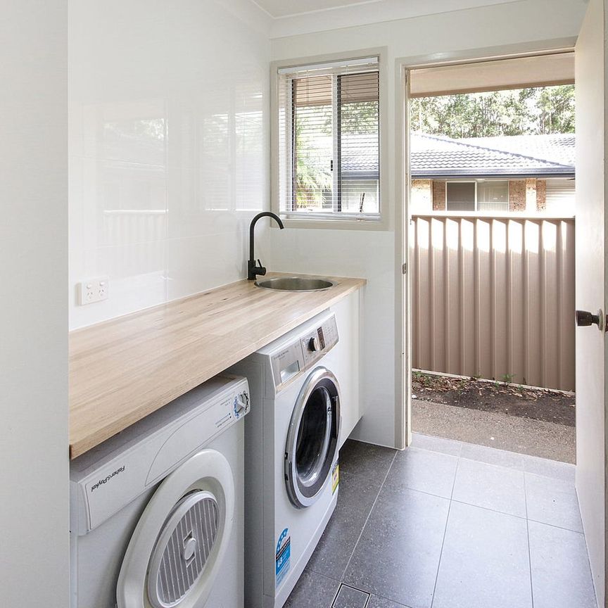 Beautifully Renovated Villa – Packed with Features! - Photo 1