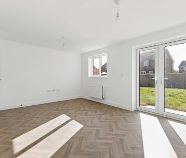 3 bedroom semi-detached house to rent - Photo 4