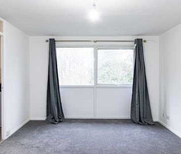 2 bed Flat for rent - Photo 6