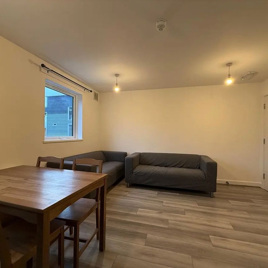 5 Bed Terraced House, Cyclops Mews, E14 - Photo 1