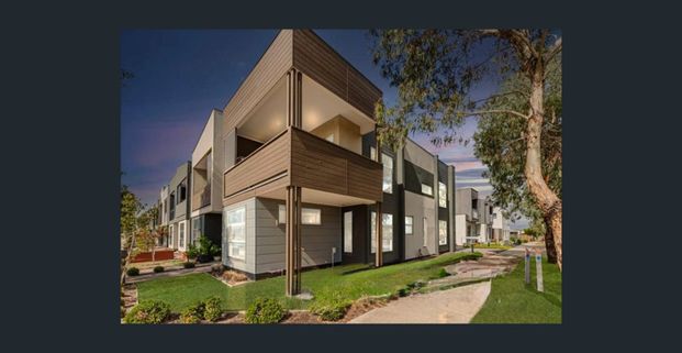 Walking distance to shopping centre & cooblebank stadium - Photo 1