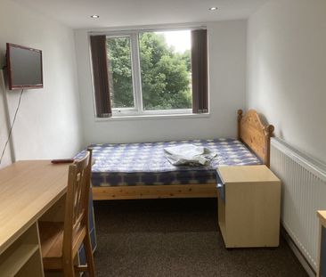 6 bedroom house to rent - Photo 3