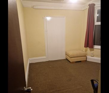 1 Bed Flat, Park Street, LU1 - Photo 4