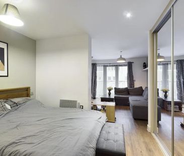 Studio Flat, Oceana Boulevard, SO14 - Photo 2