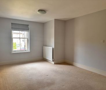 Price £895 pcm - Available Now - Unfurnished - Photo 3