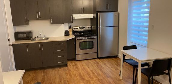 Super Studio loué tout compris, meublé et équipé au centre ville - Photo 2