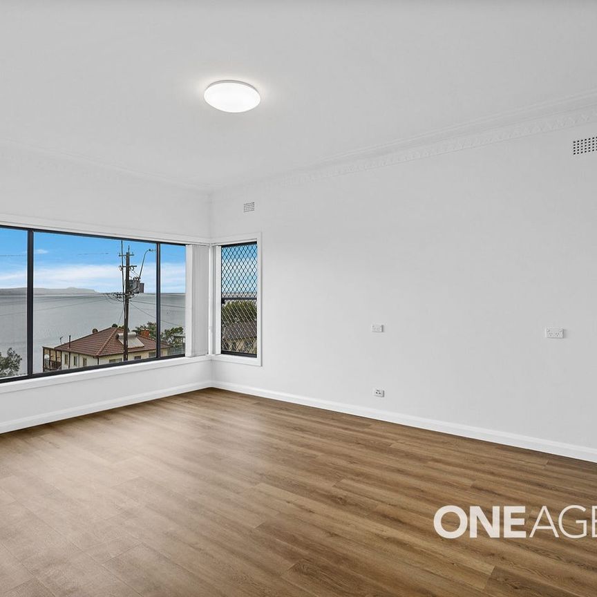 STUNNING FAMILY HOME WITH LAKE VIEWS - Photo 1