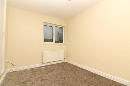 3 Bedroom End Terraced House - Photo 3