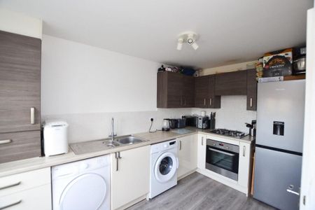 3 bedroom semi-detached house to rent - Photo 5