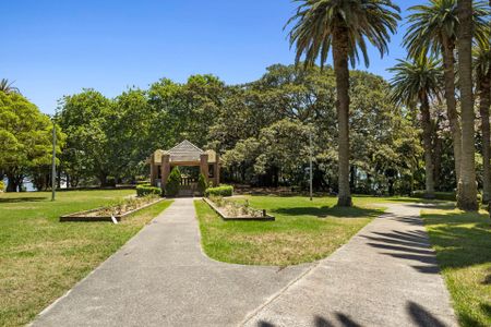 STUDIO APARTMENT WITH PARKING & BALCONY - Photo 4