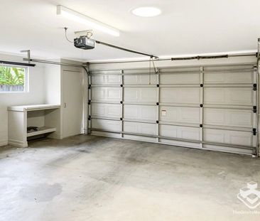 Modern 3-Bedroom Townhouse in Prime Indooroopilly Location - Photo 3