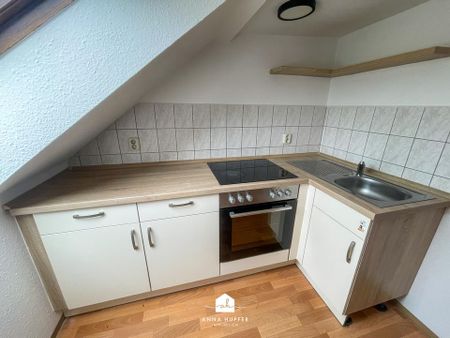 Renovierte 2-Raum-Wohnung mit Einbauküche - Photo 3