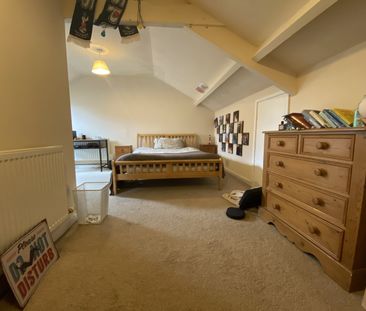 South Luton Place, Adamsdown - Photo 2