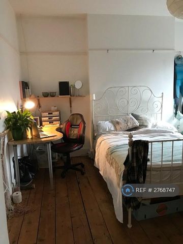 1 bedroom in a house share to rent - Photo 4