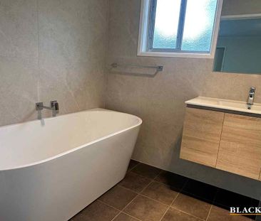 Spacious 3 - Bedroom Home in Prime Location! - Photo 1