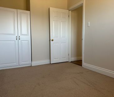 For Lease - 28 Collins Crescent, Aurora, Ontario - Photo 3