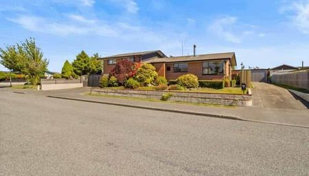 Spacious 4-Bedroom Home for Rent – Allenton - Photo 3