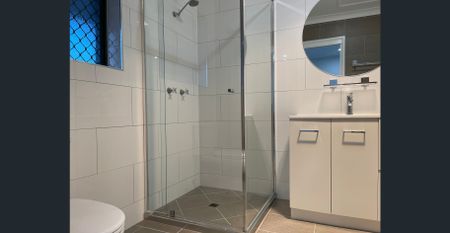 Modern, Renovated Apartment in Prime Coastal Location - Photo 4