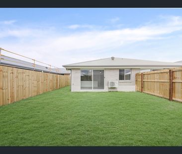 Modern 3 Bedroom Home - Photo 6