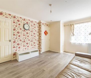 3 bedroom end of terrace house to rent - Photo 1
