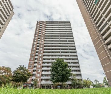 230 Oak Street — 1 Bedroom - unit 1707 - Photo 3