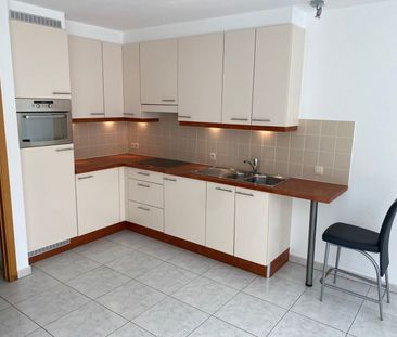 Ruim gelijkvloers appartement met tuintje en garage, ideaal gelegen... - Photo 3