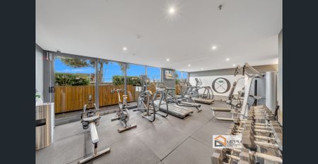 Modern apartment on the 17th floor with sweeping views of the city - Photo 3