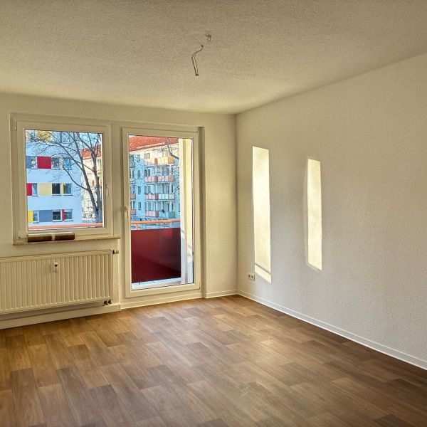 Wohnen am Lindentempel: Sanierte 3-Raum-Wohnung mit Balkon - Photo 1