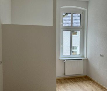 Helle, sanierte 2-Zimmer-Altbauwohnung mit Loggia - Photo 6