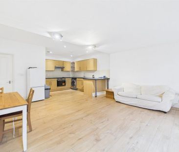 3 bedroom flat to rent - Photo 2